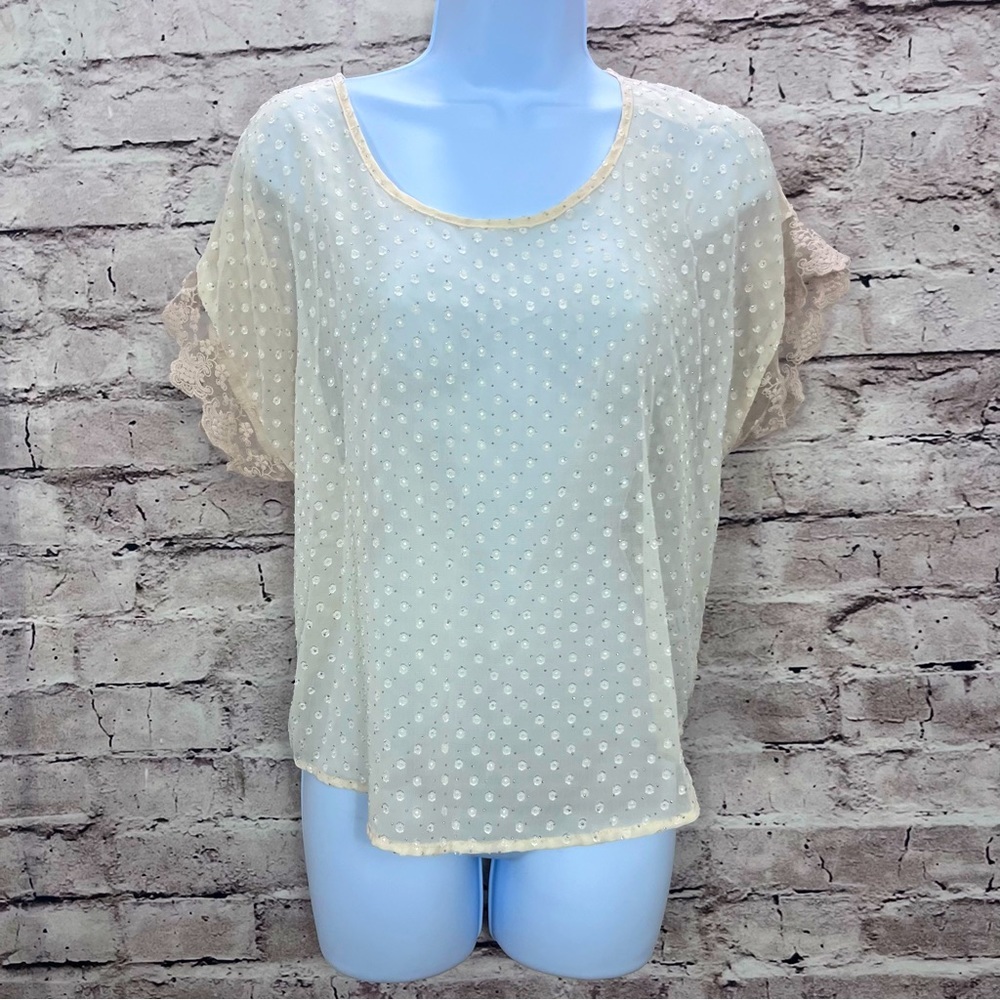 Soul Cake Wms Sz M Cream Sheer Dot Short Sleeve Top Lace Detail Scoop Ne…